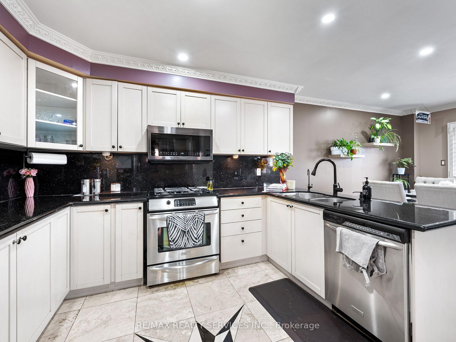 Photo 29 of 40 Mistycreek Crescent, Brampton, Fletcher's Meadow — HOMEH