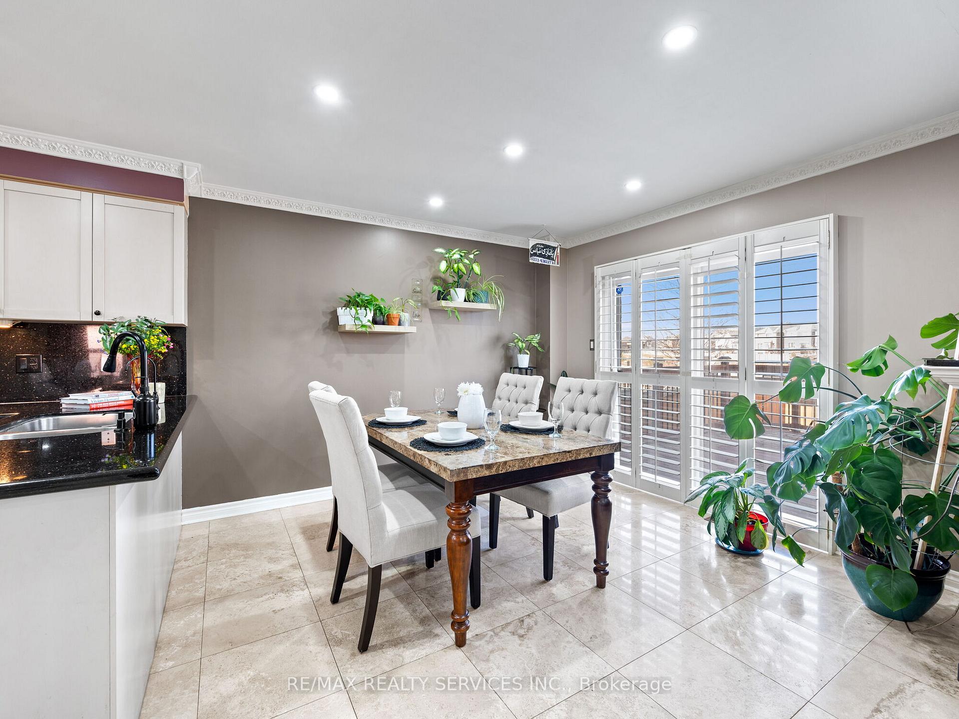 Photo 17 of 40 Mistycreek Crescent, Brampton, Fletcher's Meadow — HOMEH