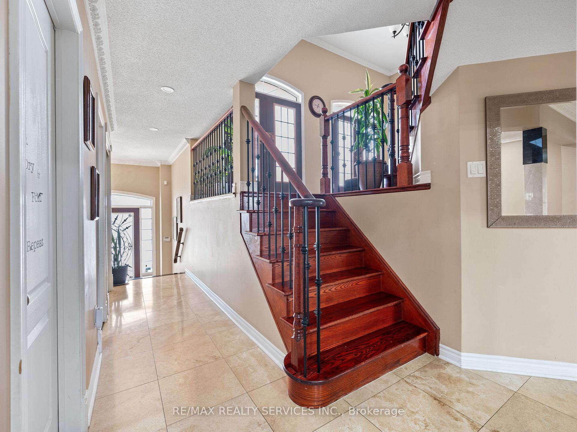 Photo 18 of 40 Mistycreek Crescent, Brampton, Fletcher's Meadow — HOMEH