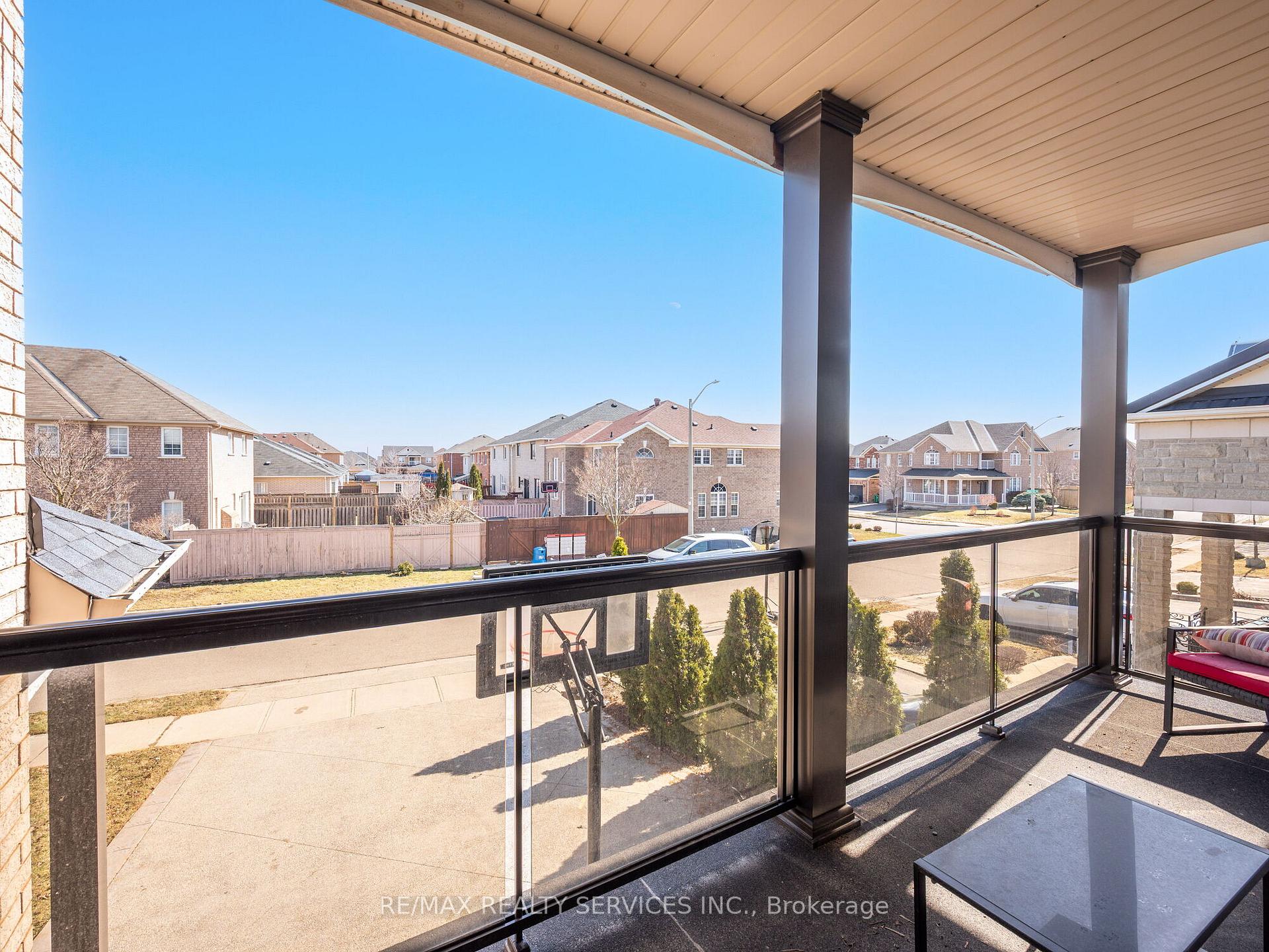 Photo 22 of 40 Mistycreek Crescent, Brampton, Fletcher's Meadow — HOMEH
