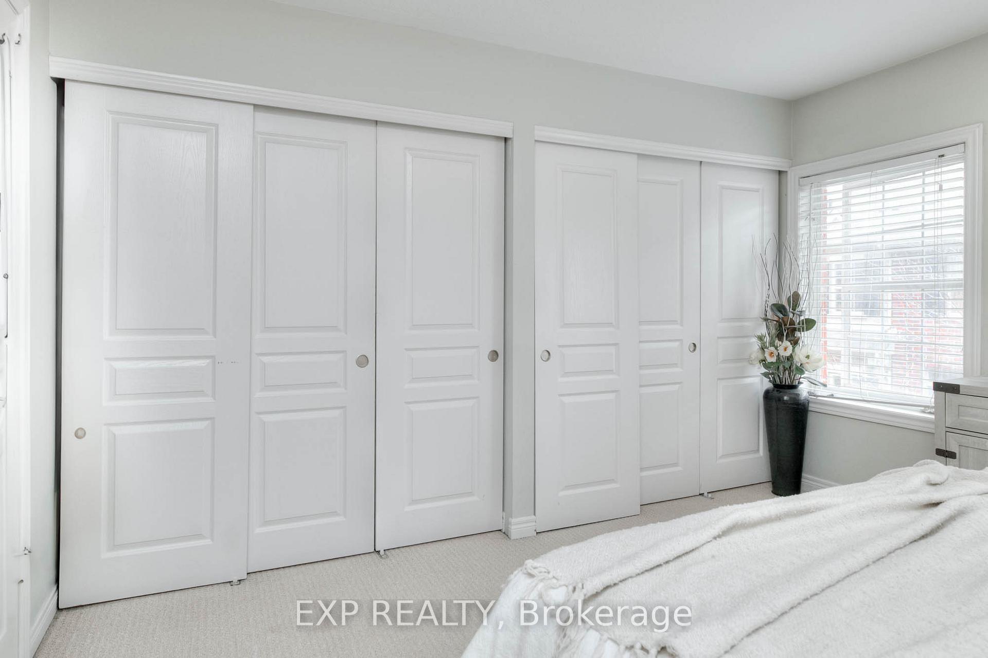 Photo 12 of 6 Hyde Park Mews, Kitchener, Mount Hope Huron Park — HOMEH