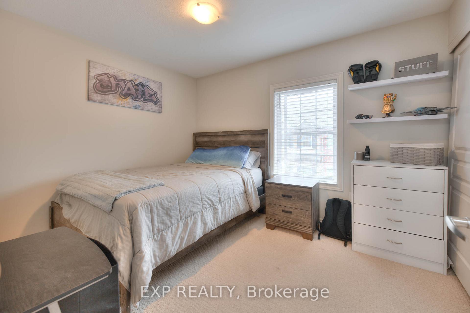 Photo 7 of 6 Hyde Park Mews, Kitchener, Mount Hope Huron Park — HOMEH