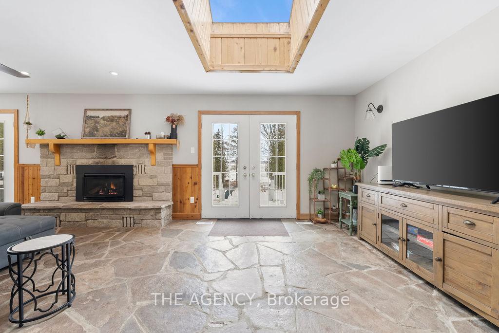 Photo 4 of 570 Silver Birch Drive, Tiny, Rural Tiny — HOMEH