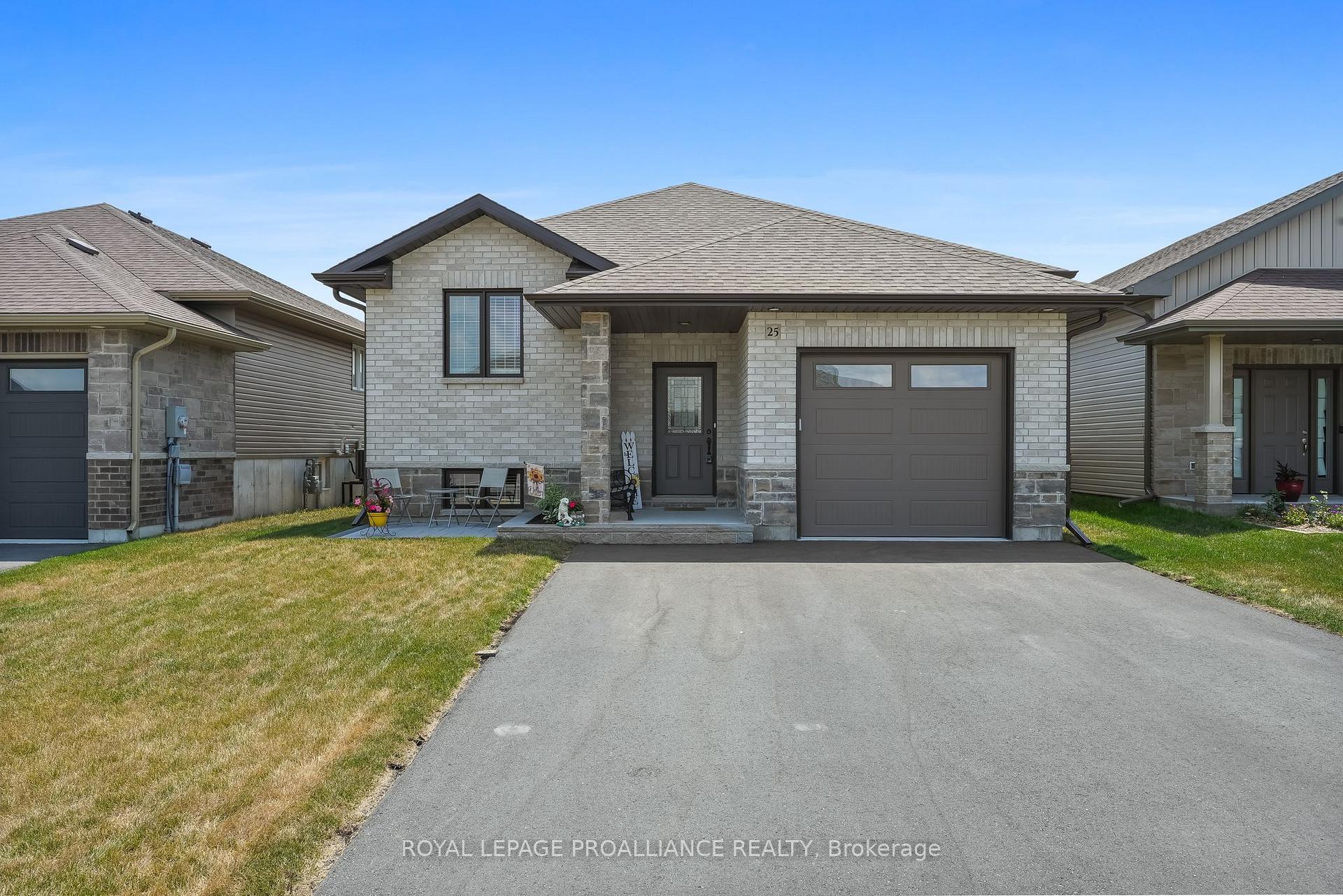 Front of 25 Cedar Park Crescent