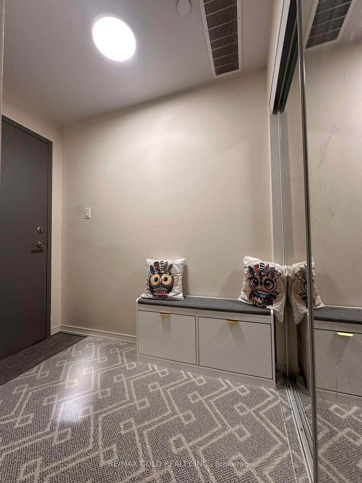 Photo 4 of Unit 111, 54 Sky Harbour Drive, Brampton, Bram West — HOMEH