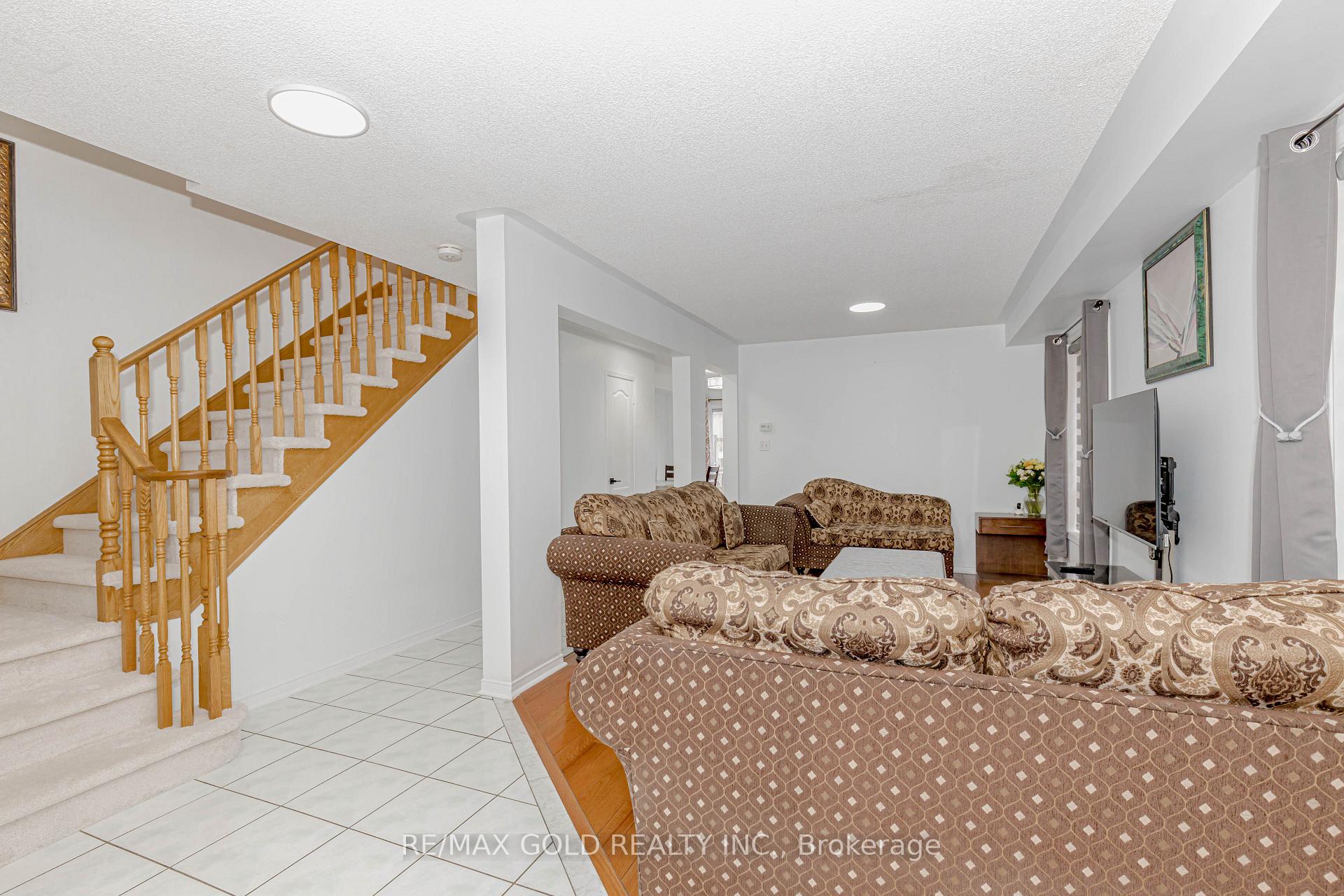 Photo 43 of 51 Lonestar Crescent, Brampton, Fletcher's Meadow — HOMEH