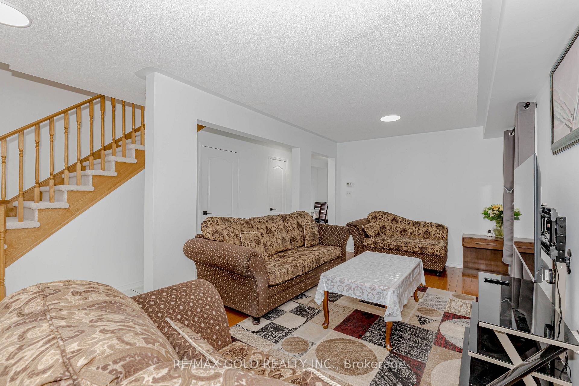 Photo 13 of 51 Lonestar Crescent, Brampton, Fletcher's Meadow — HOMEH