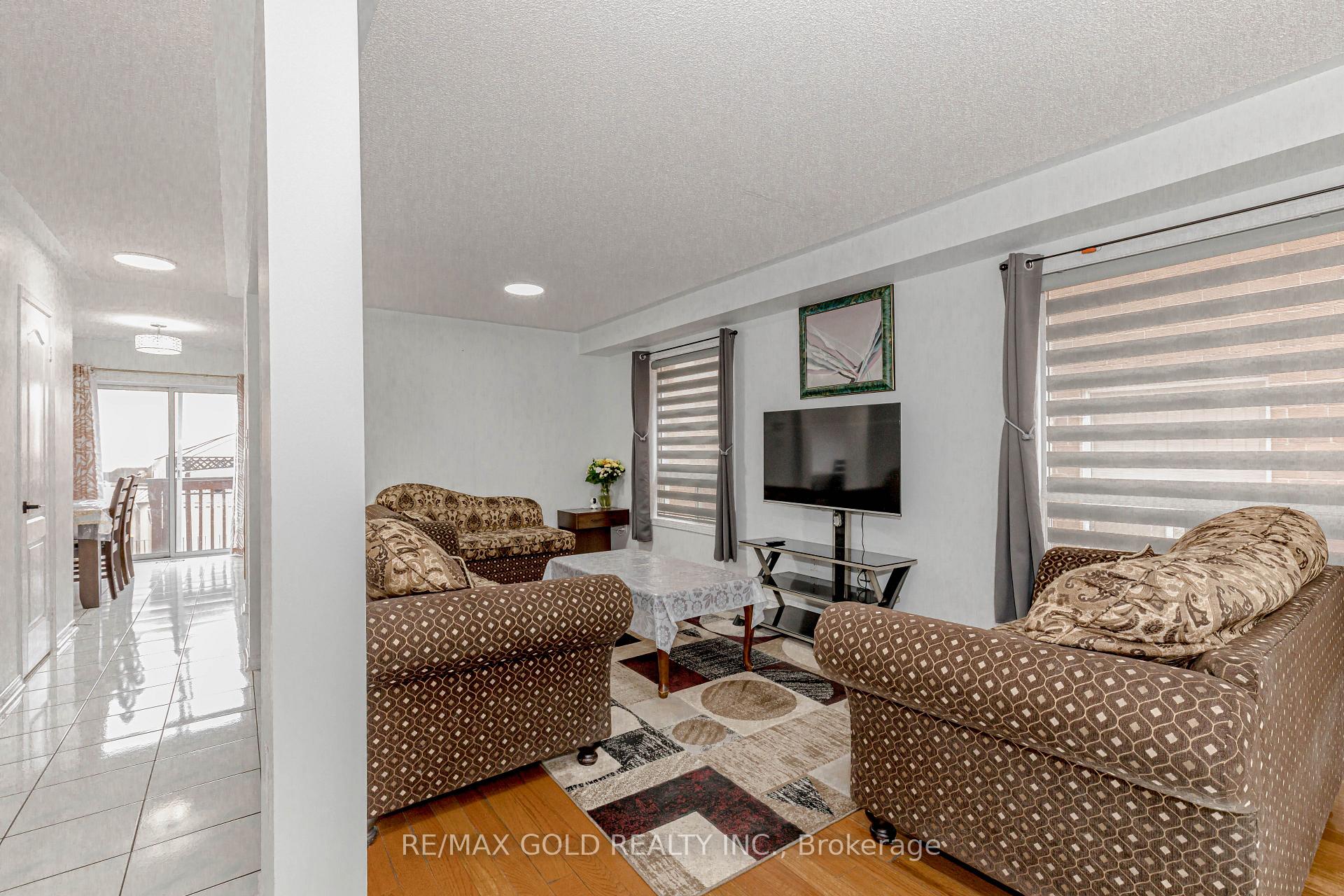 Photo 3 of 51 Lonestar Crescent, Brampton, Fletcher's Meadow — HOMEH