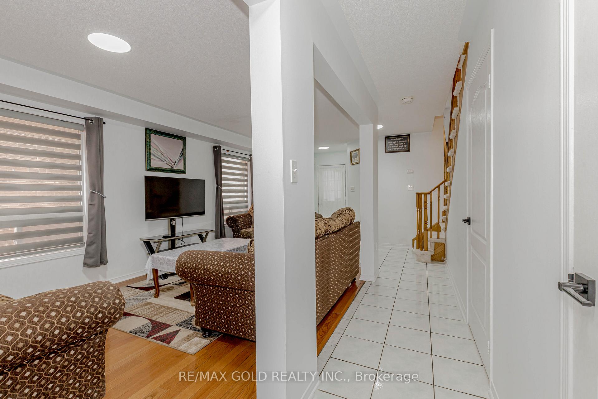 Photo 6 of 51 Lonestar Crescent, Brampton, Fletcher's Meadow — HOMEH