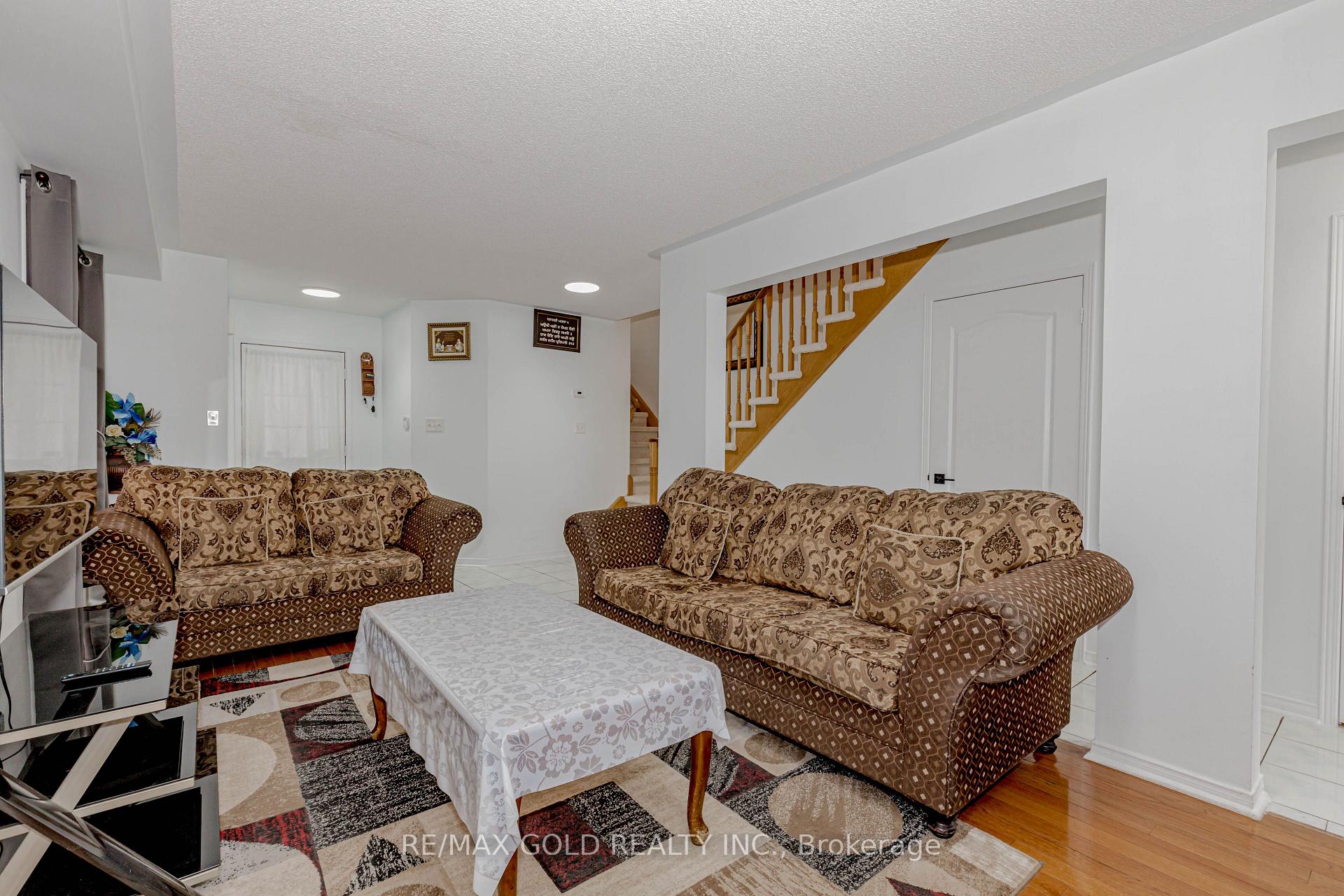 Photo 32 of 51 Lonestar Crescent, Brampton, Fletcher's Meadow — HOMEH