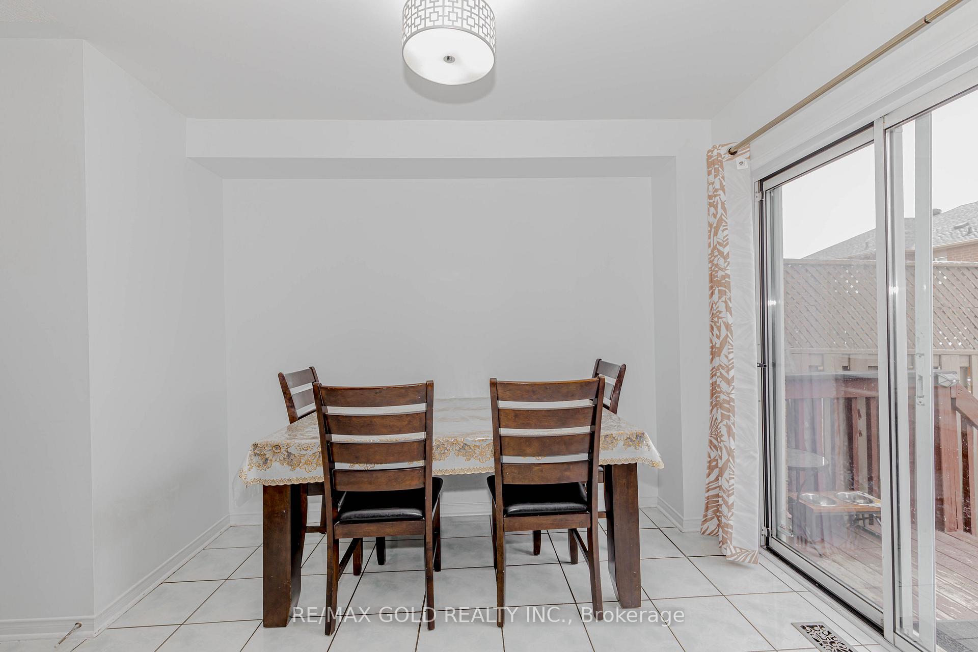 Photo 28 of 51 Lonestar Crescent, Brampton, Fletcher's Meadow — HOMEH