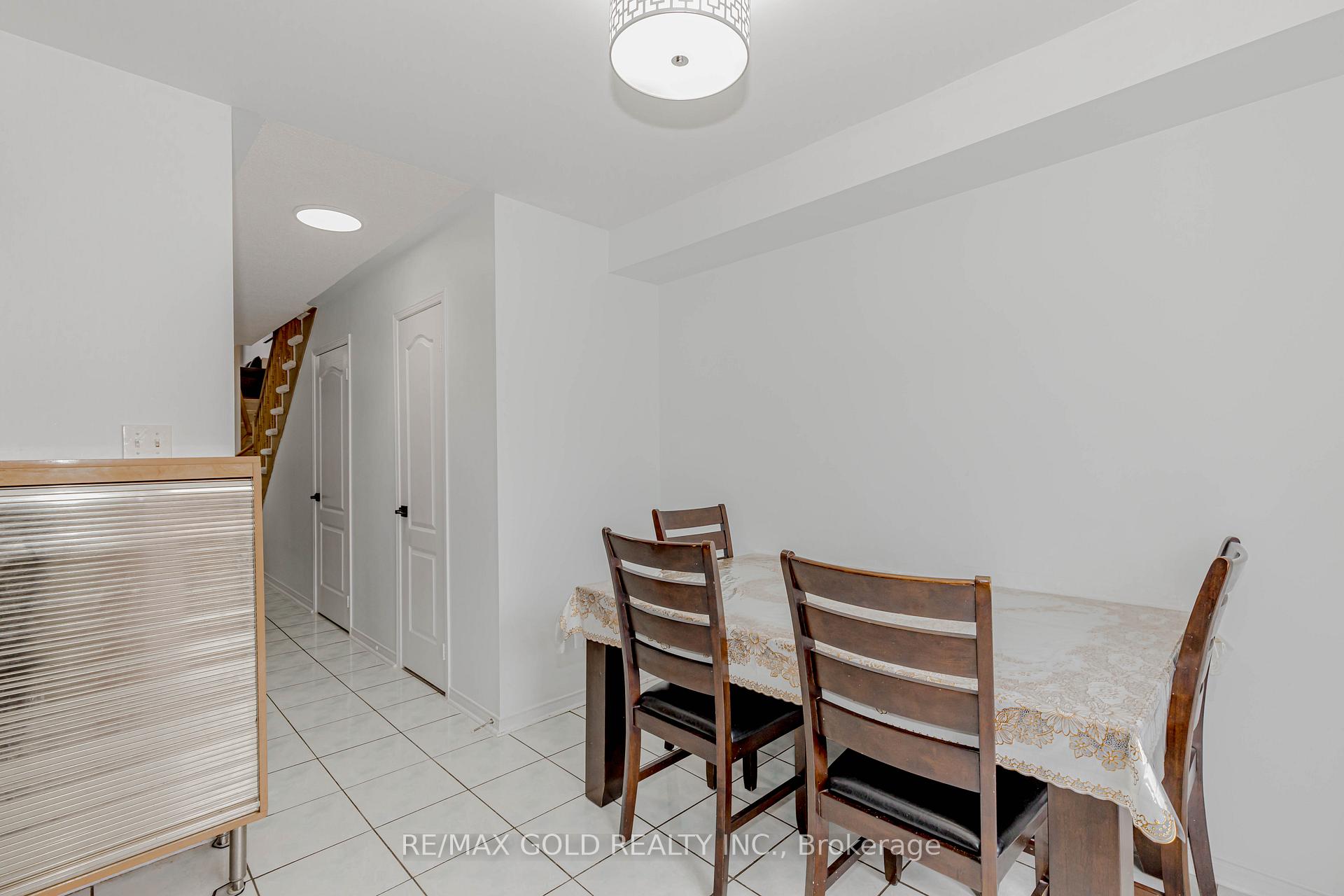 Photo 17 of 51 Lonestar Crescent, Brampton, Fletcher's Meadow — HOMEH