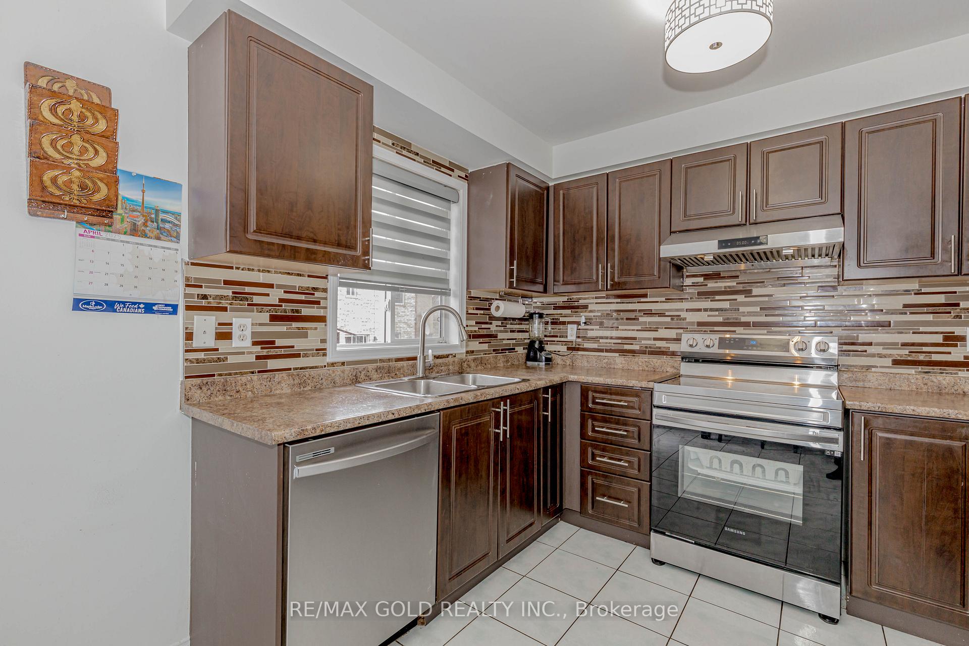 Photo 44 of 51 Lonestar Crescent, Brampton, Fletcher's Meadow — HOMEH