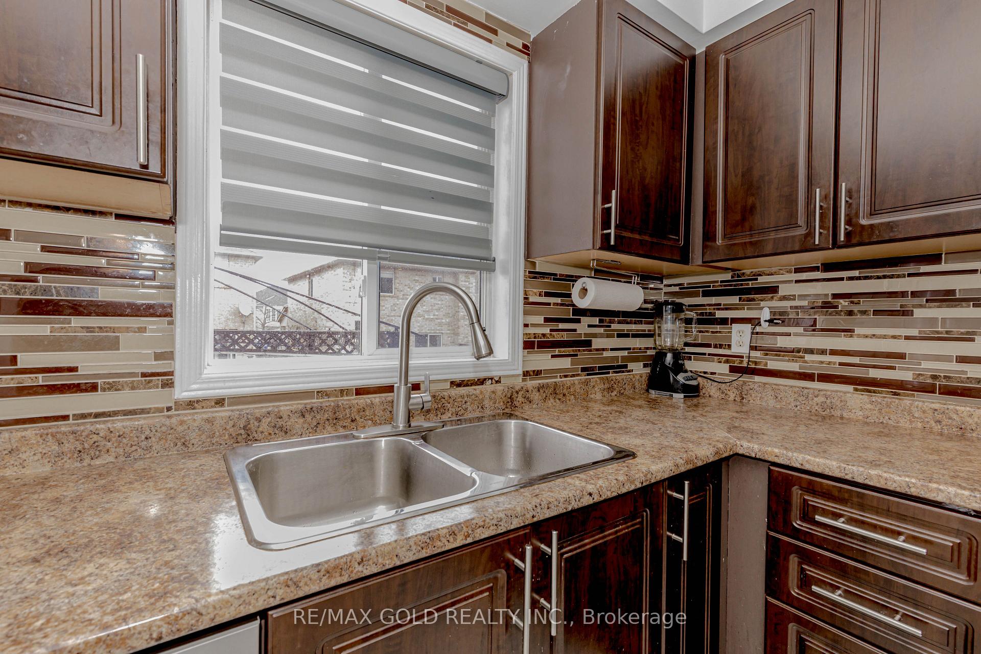 Photo 38 of 51 Lonestar Crescent, Brampton, Fletcher's Meadow — HOMEH