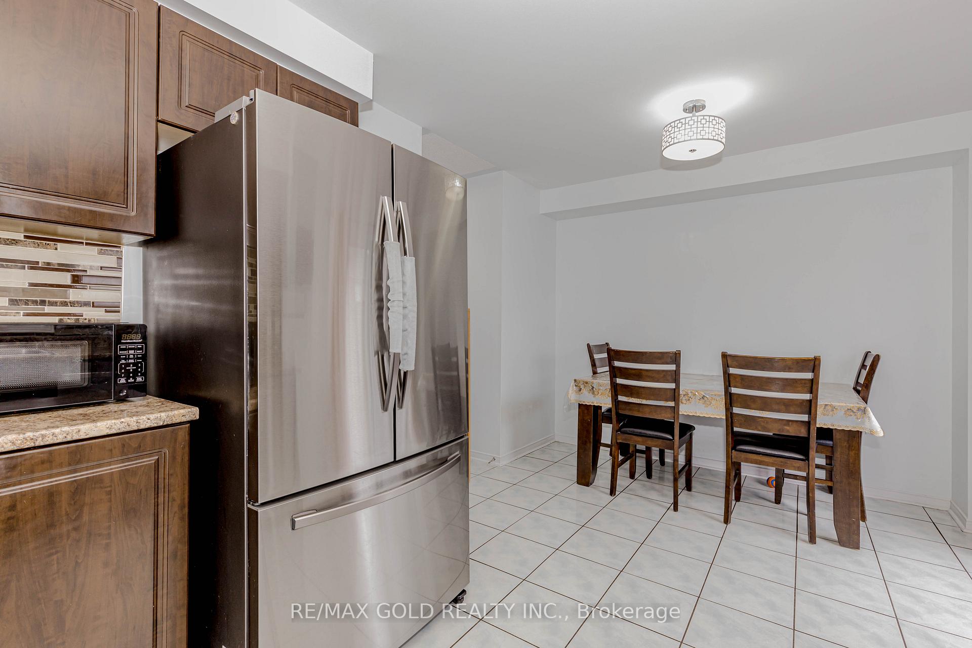 Photo 35 of 51 Lonestar Crescent, Brampton, Fletcher's Meadow — HOMEH