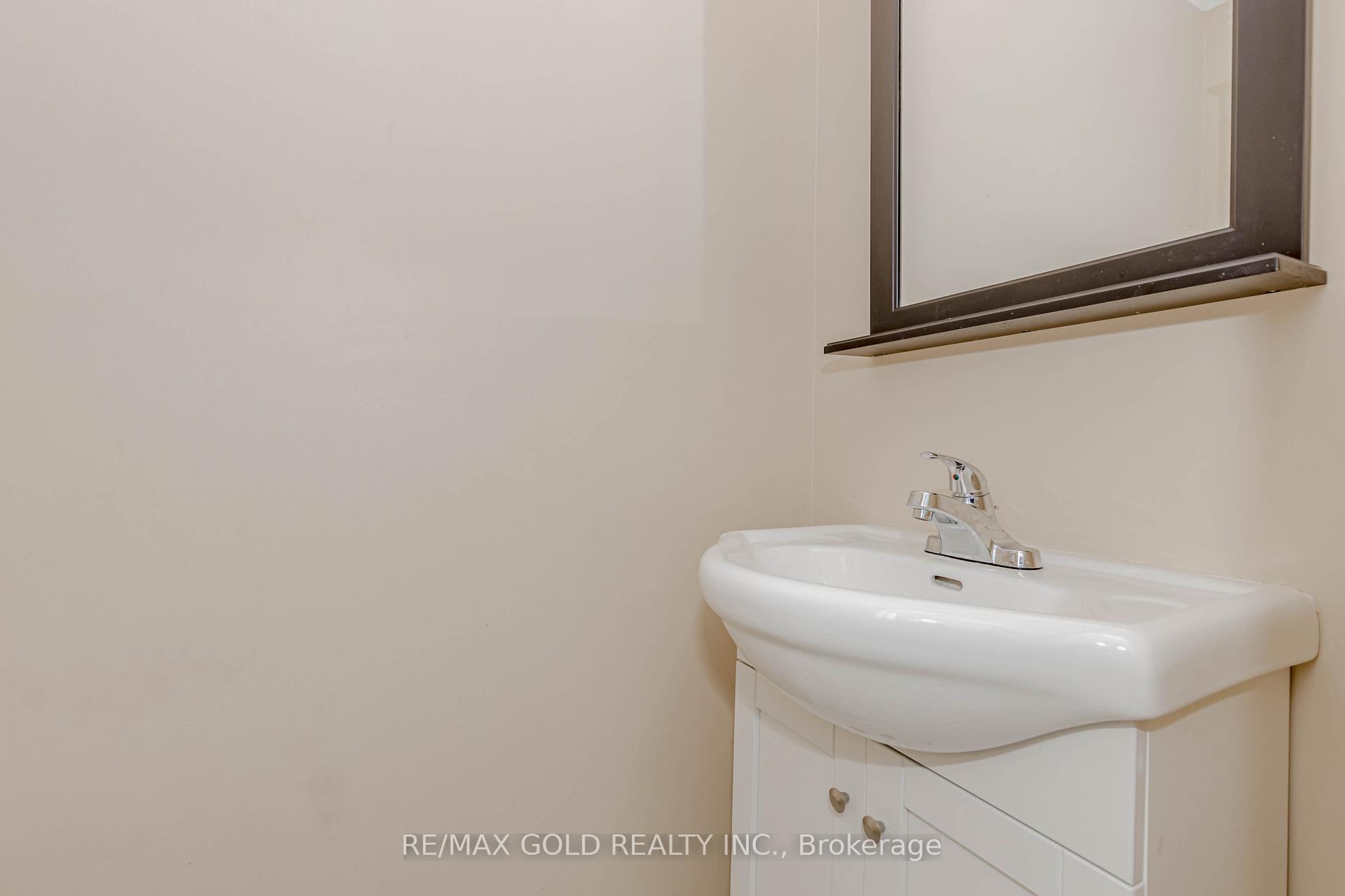 Photo 11 of 51 Lonestar Crescent, Brampton, Fletcher's Meadow — HOMEH