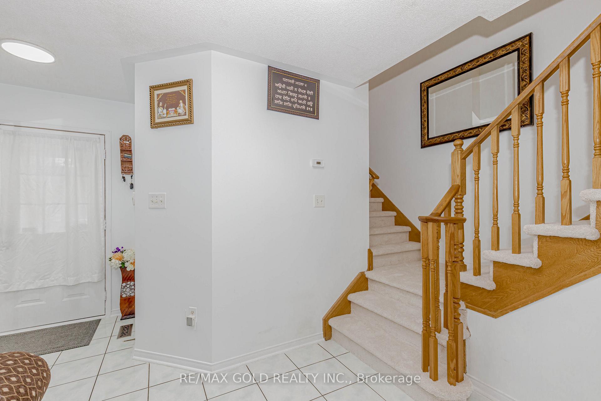 Photo 19 of 51 Lonestar Crescent, Brampton, Fletcher's Meadow — HOMEH
