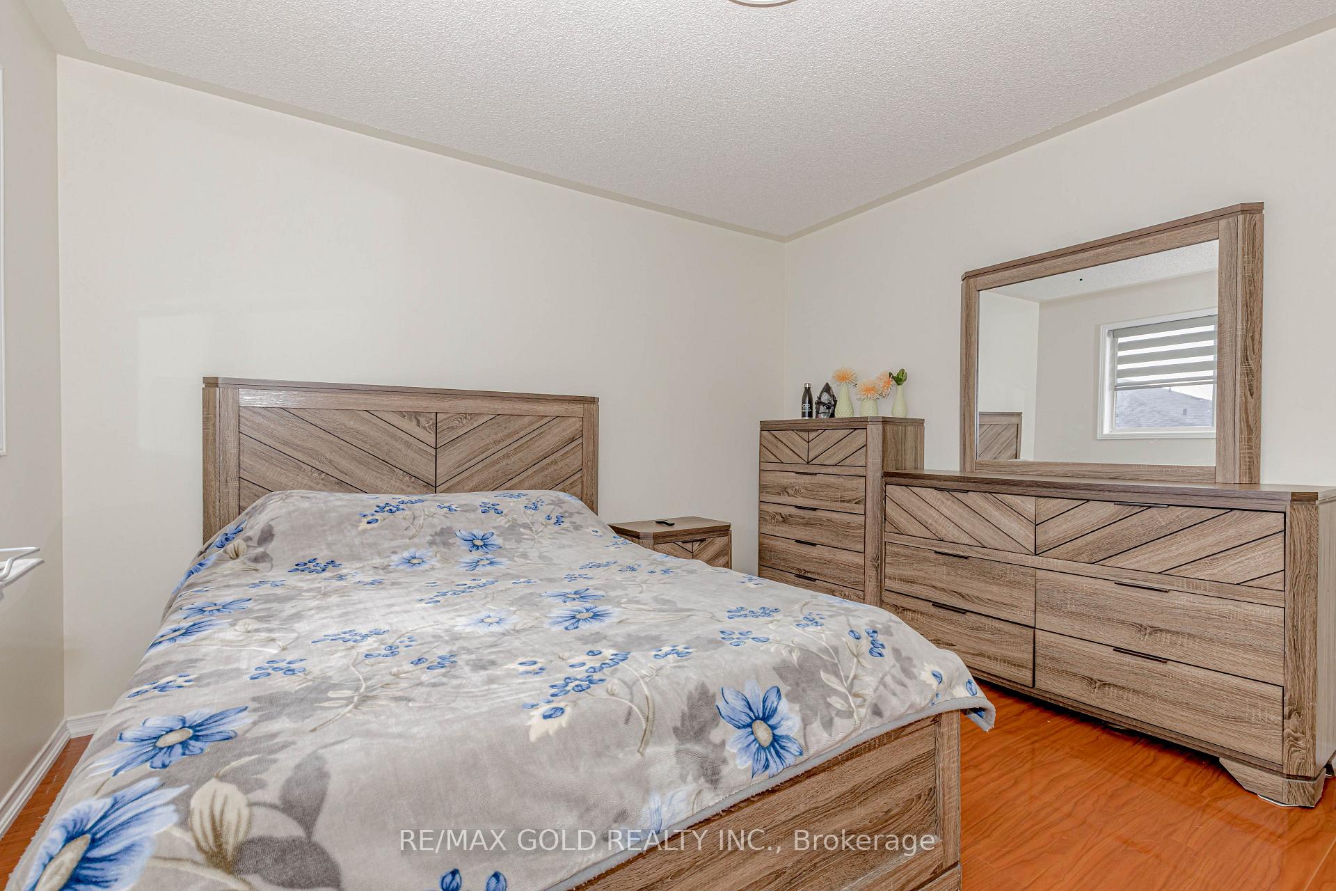 Photo 34 of 51 Lonestar Crescent, Brampton, Fletcher's Meadow — HOMEH