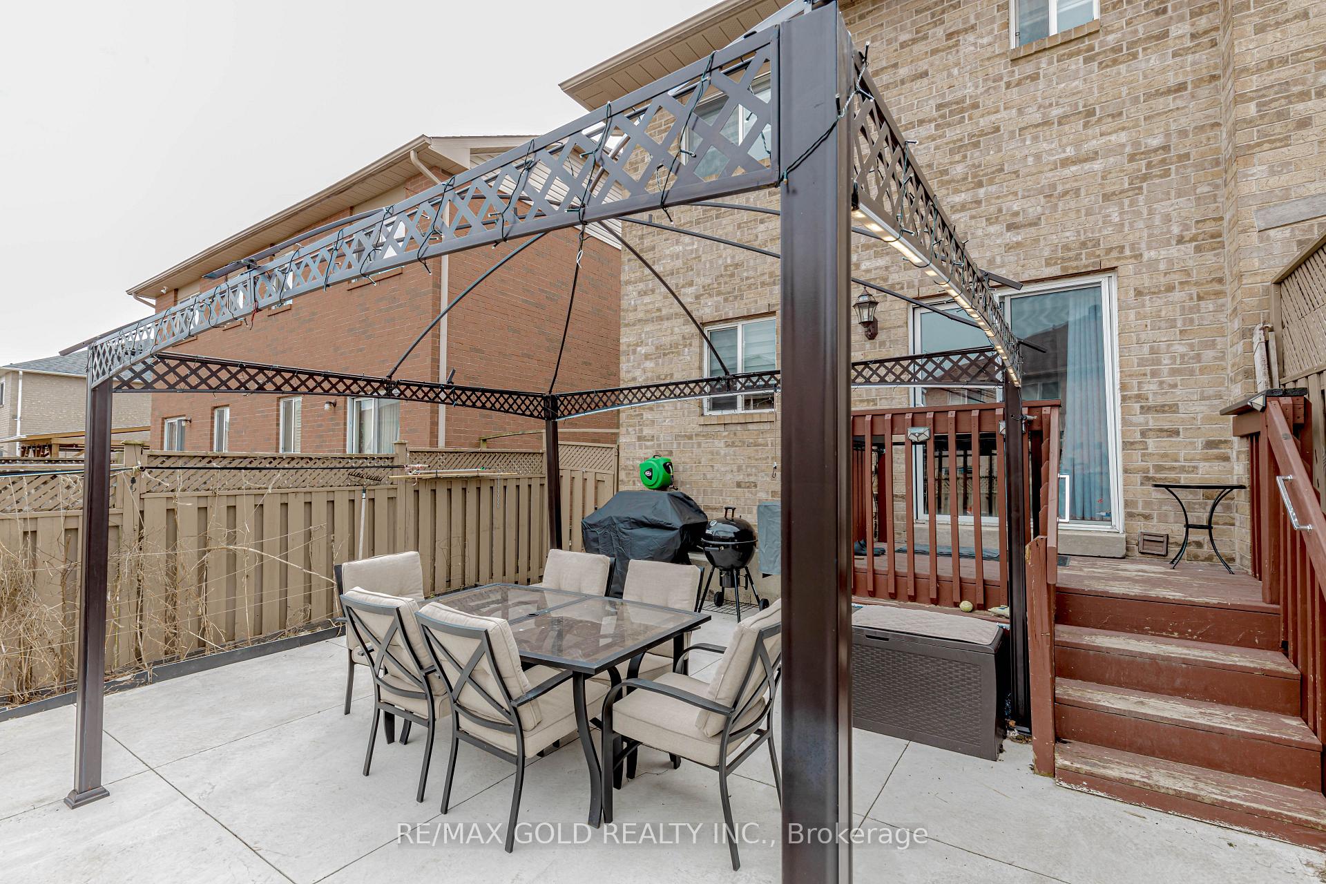 Photo 27 of 51 Lonestar Crescent, Brampton, Fletcher's Meadow — HOMEH