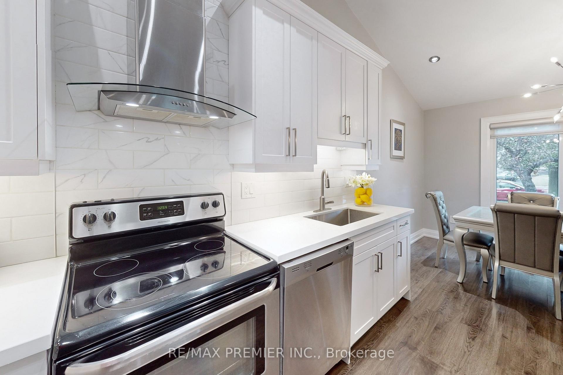 Photo 12 of 75 Fox Run, Barrie, Letitia Heights — HOMEH