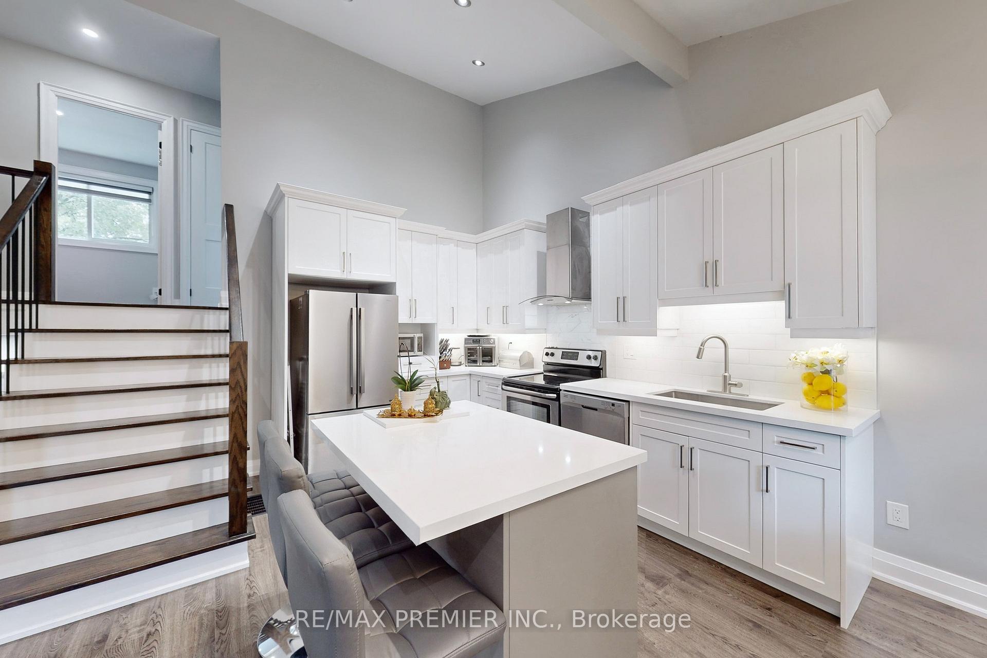 Photo 17 of 75 Fox Run, Barrie, Letitia Heights — HOMEH