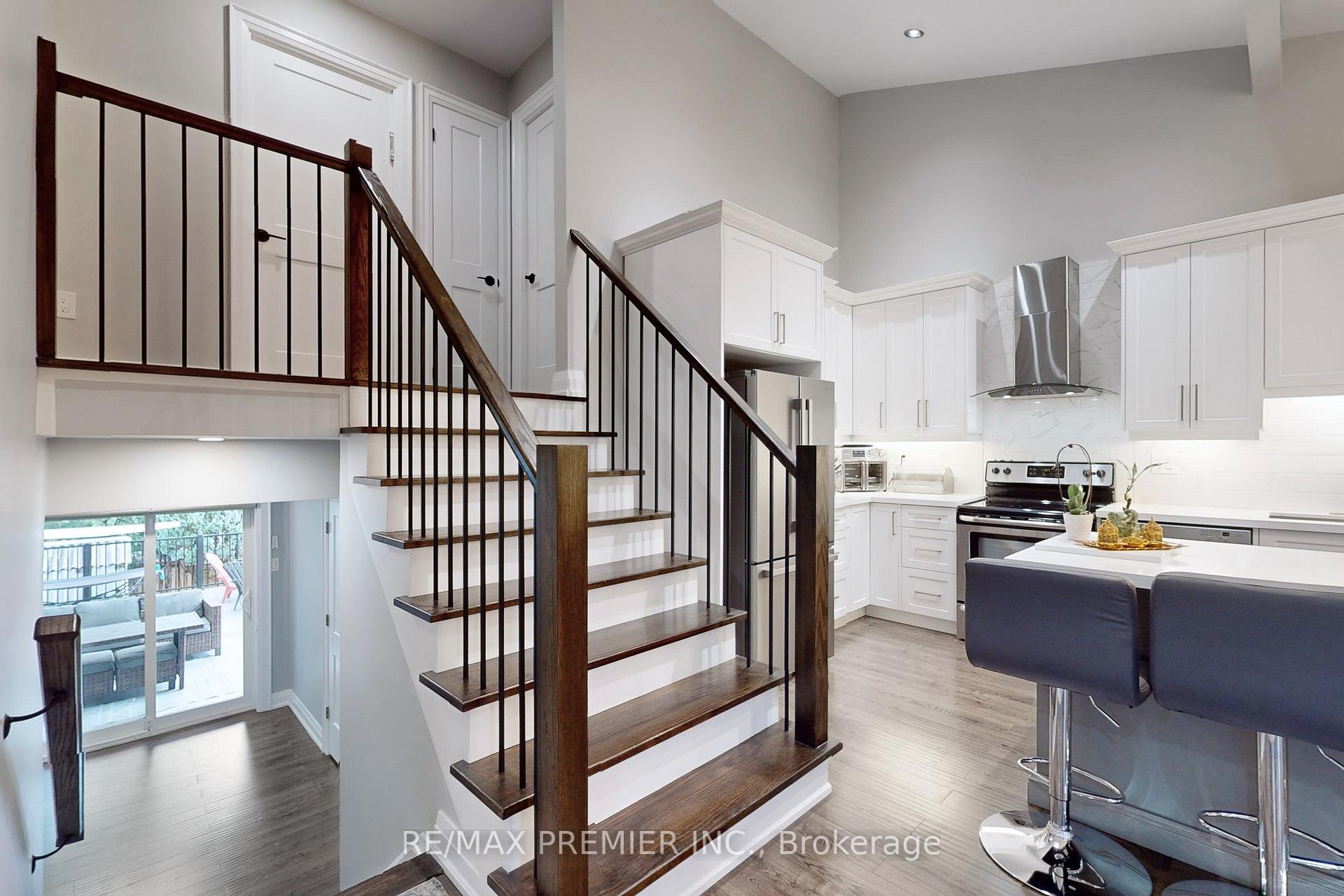 Photo 19 of 75 Fox Run, Barrie, Letitia Heights — HOMEH