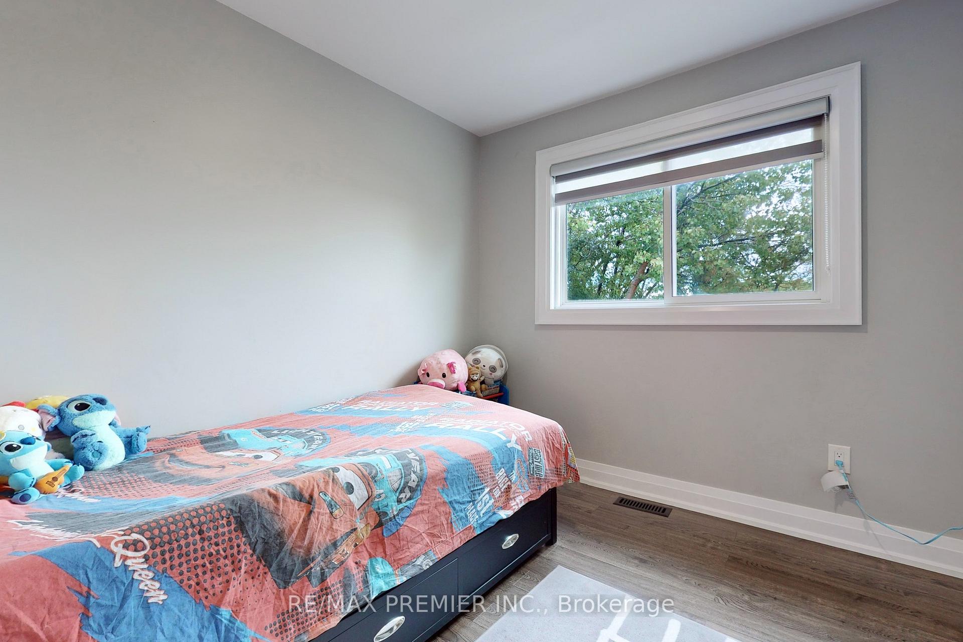 Photo 21 of 75 Fox Run, Barrie, Letitia Heights — HOMEH