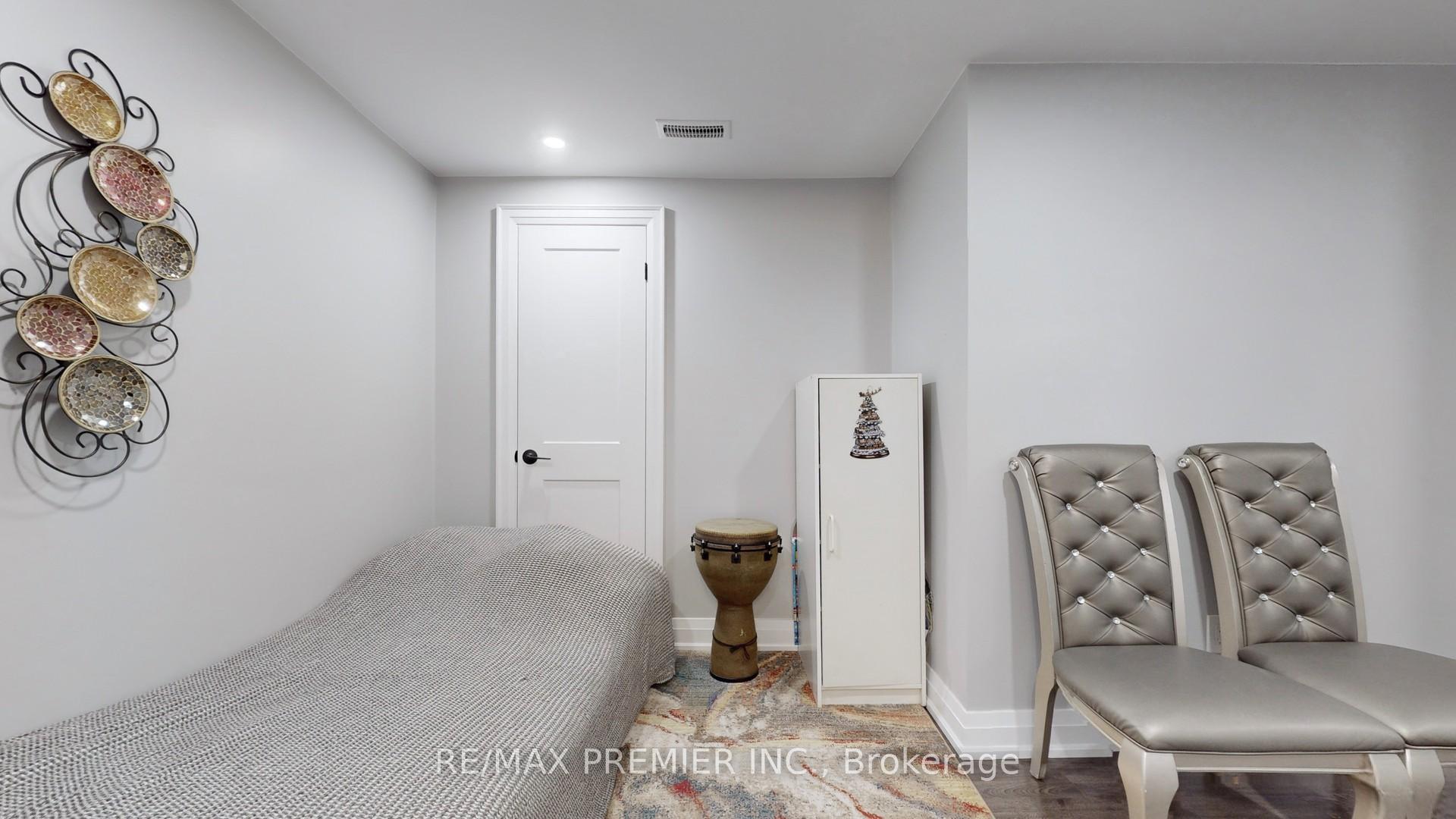Photo 22 of 75 Fox Run, Barrie, Letitia Heights — HOMEH