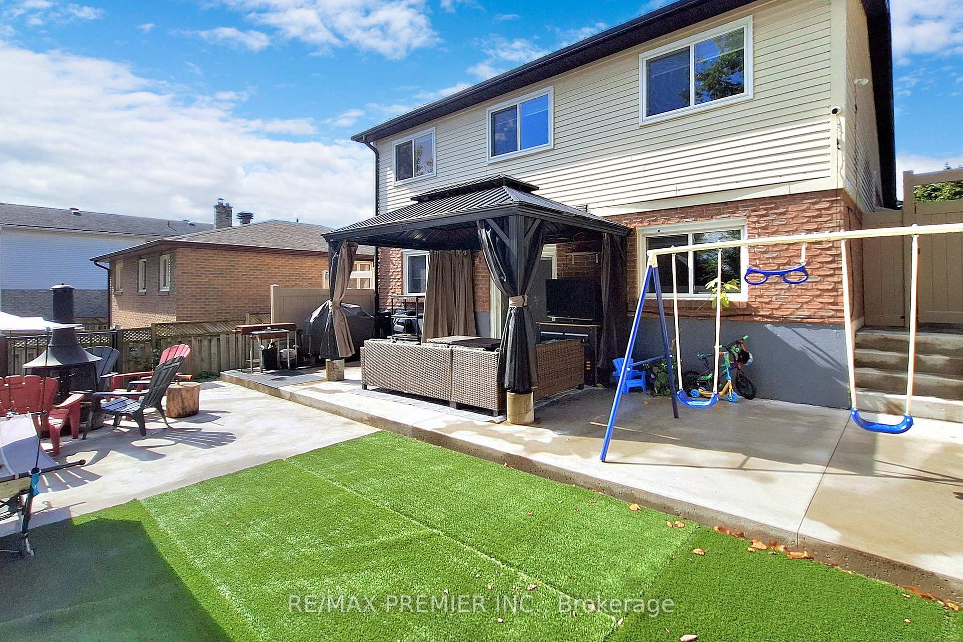 Photo 38 of 75 Fox Run, Barrie, Letitia Heights — HOMEH