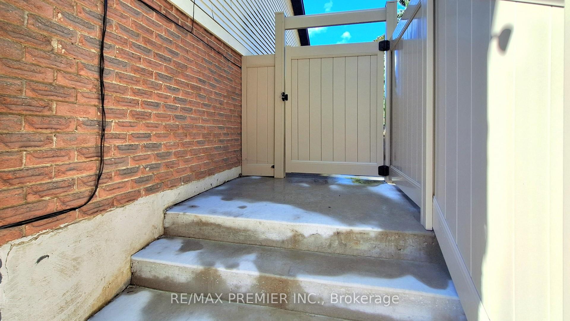 Photo 46 of 75 Fox Run, Barrie, Letitia Heights — HOMEH