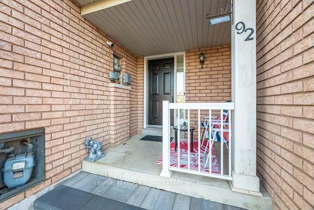Photo 5 of 92 Kirkland Place, Whitby, Williamsburg — HOMEH