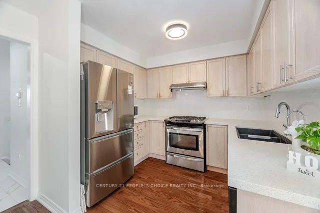 Photo 10 of 92 Kirkland Place, Whitby, Williamsburg — HOMEH