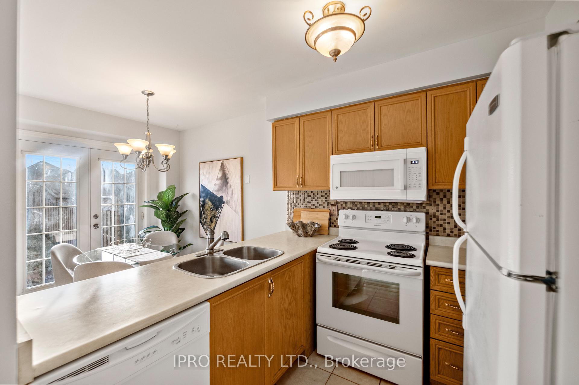 Photo 12 of Unit Unit 99, 200 Cresthaven Road E, Brampton, Snelgrove — HOMEH