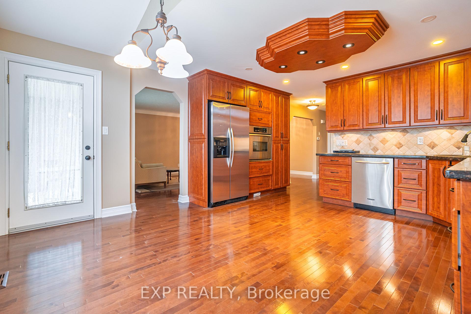 Photo 11 of 58 Withrow Avenue E, Ottawa, Meadowlands/St. Claire Gardens — HOMEH