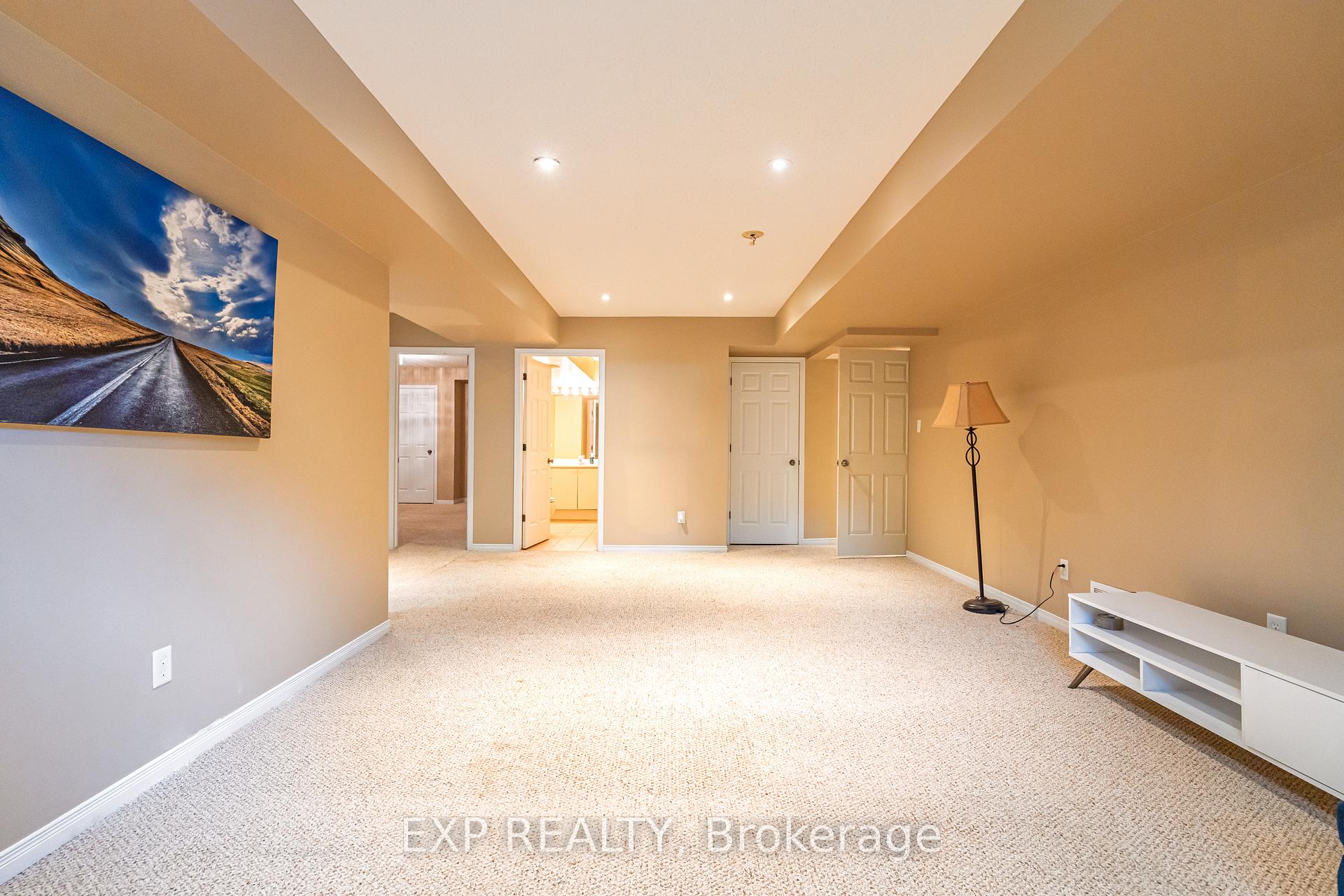 Photo 9 of 58 Withrow Avenue E, Ottawa, Meadowlands/St. Claire Gardens — HOMEH