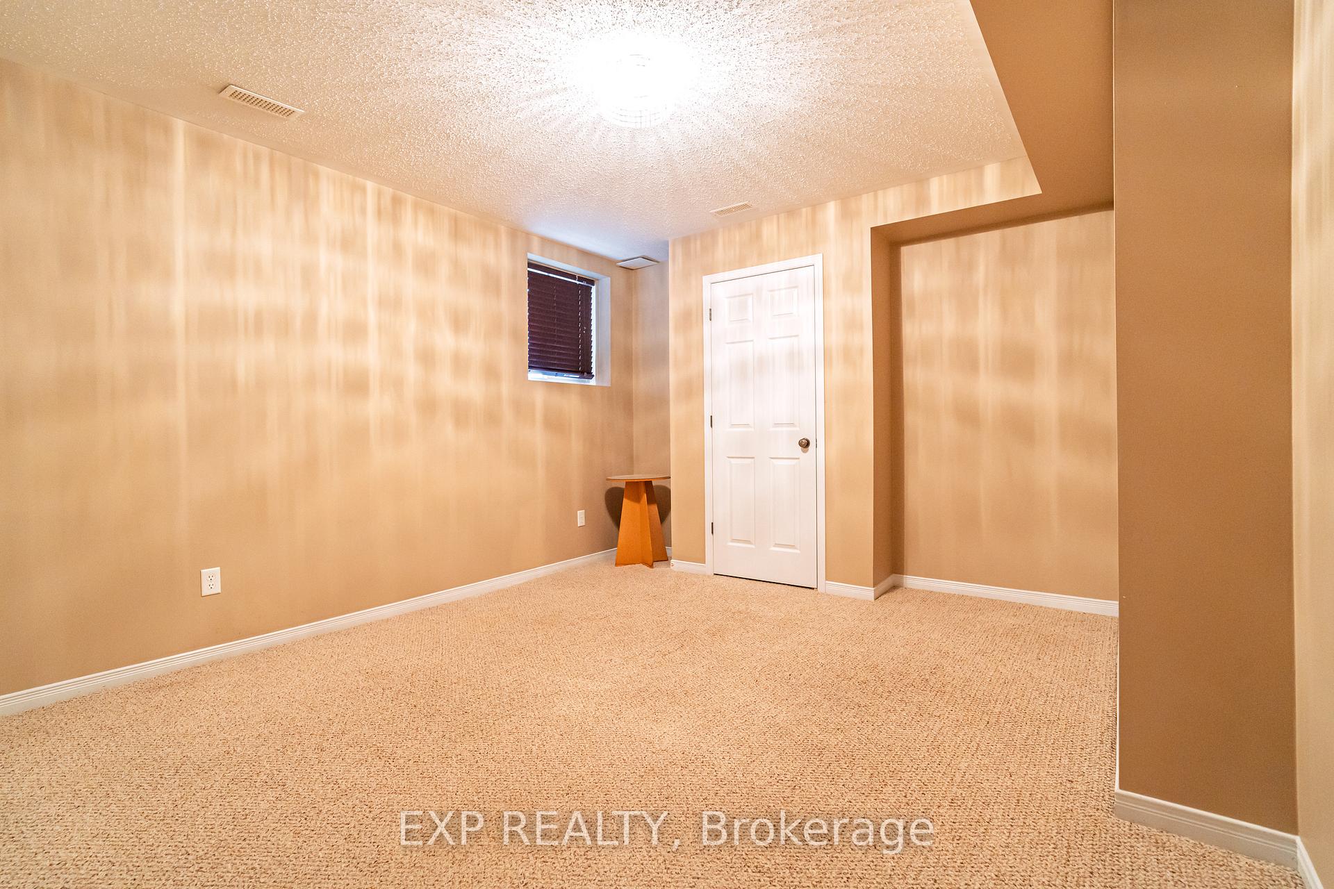 Photo 15 of 58 Withrow Avenue E, Ottawa, Meadowlands/St. Claire Gardens — HOMEH