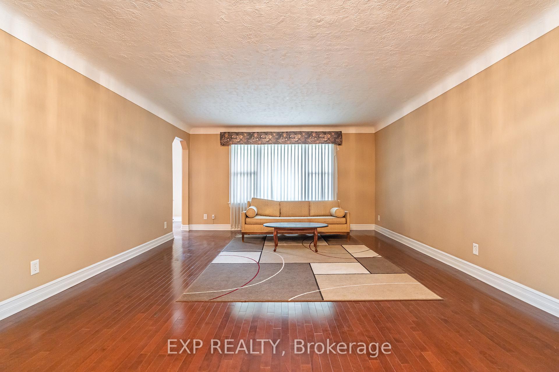 Photo 19 of 58 Withrow Avenue E, Ottawa, Meadowlands/St. Claire Gardens — HOMEH