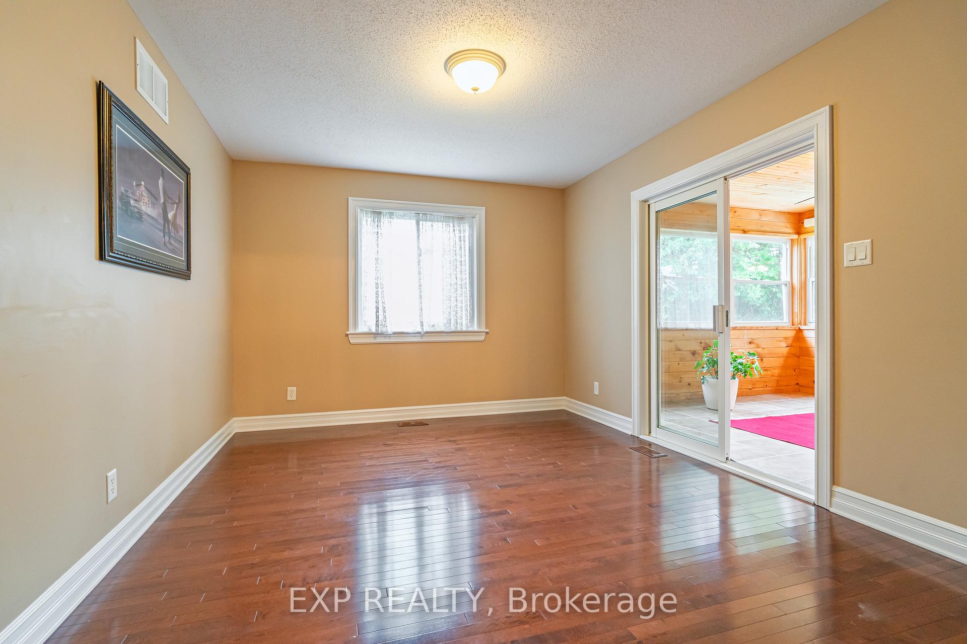 Photo 20 of 58 Withrow Avenue E, Ottawa, Meadowlands/St. Claire Gardens — HOMEH