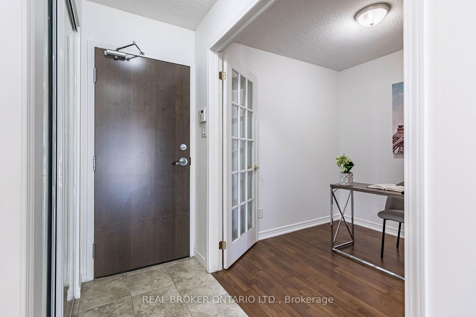Photo 4 of Unit 907, 9 George Street, Brampton, Downtown Brampton — HOMEH