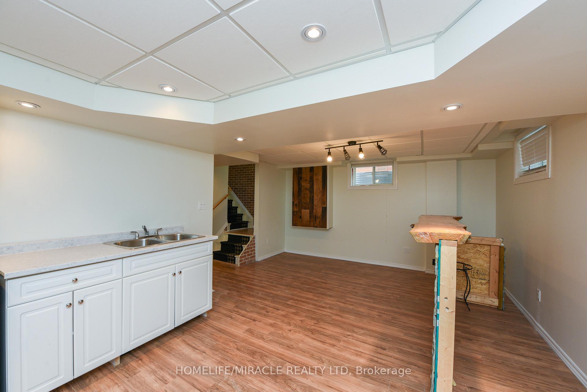 Photo 38 of 32 Vipond Street, Guelph, Grange Road — HOMEH