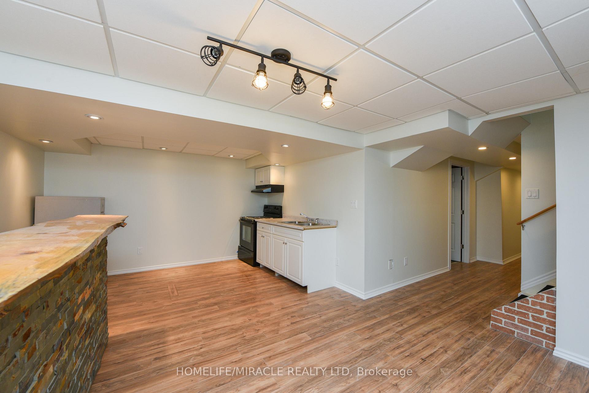 Photo 35 of 32 Vipond Street, Guelph, Grange Road — HOMEH
