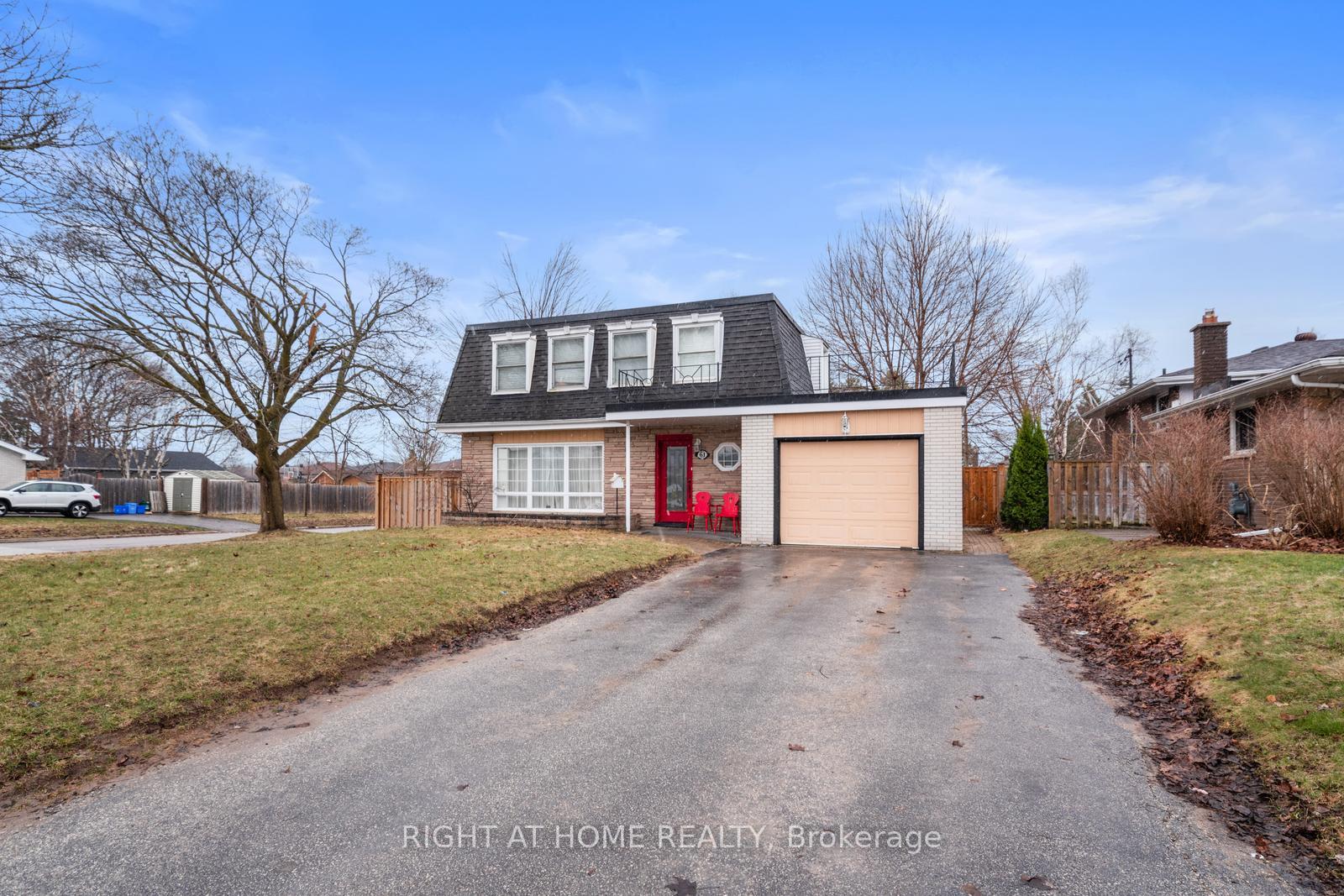 Photo 2 of 61 Ottaway Avenue, Barrie, City Centre — HOMEH