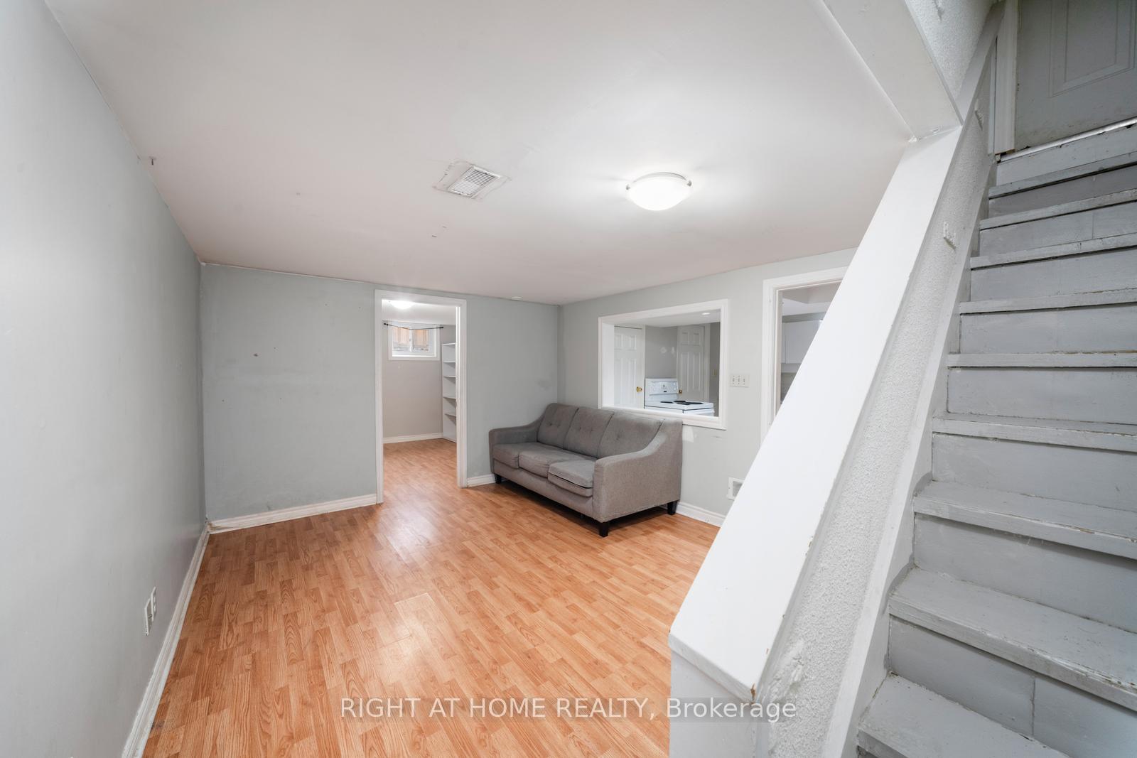 Photo 4 of 61 Ottaway Avenue, Barrie, City Centre — HOMEH
