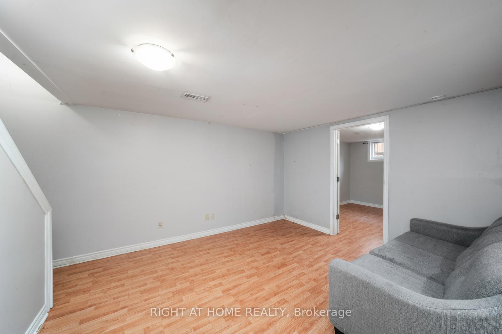 Photo 7 of 61 Ottaway Avenue, Barrie, City Centre — HOMEH