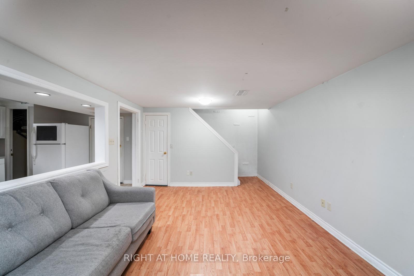Photo 8 of 61 Ottaway Avenue, Barrie, City Centre — HOMEH