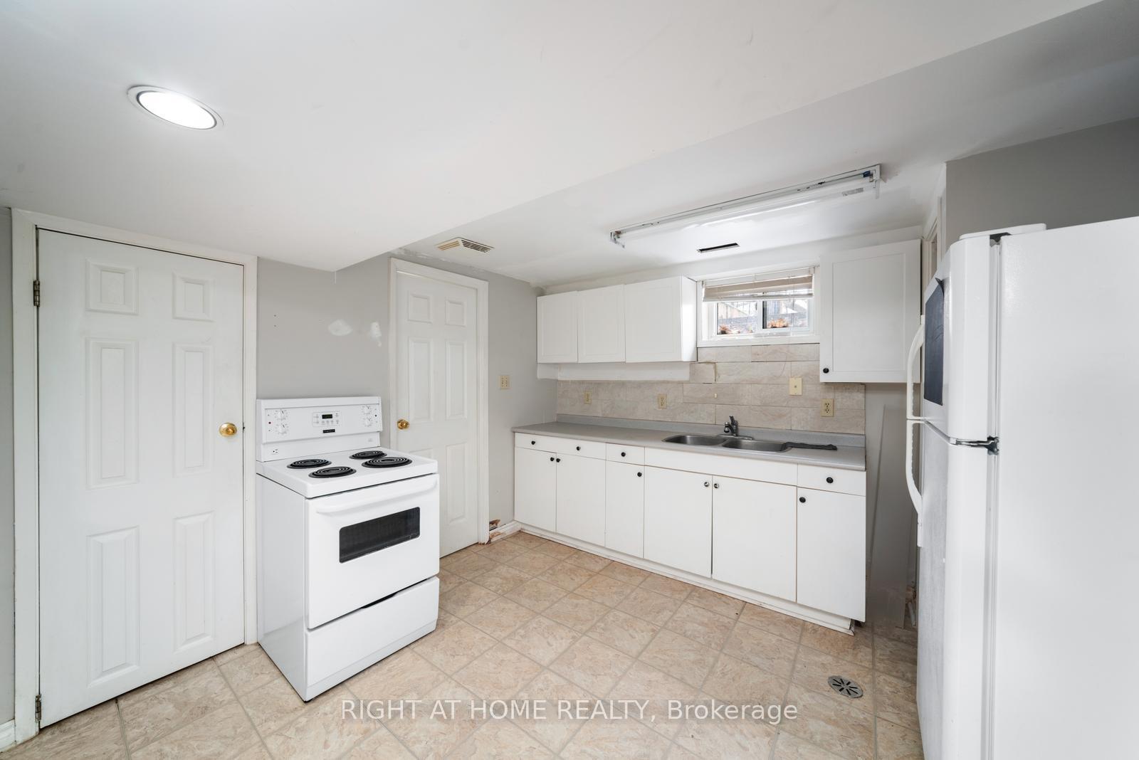 Photo 9 of 61 Ottaway Avenue, Barrie, City Centre — HOMEH