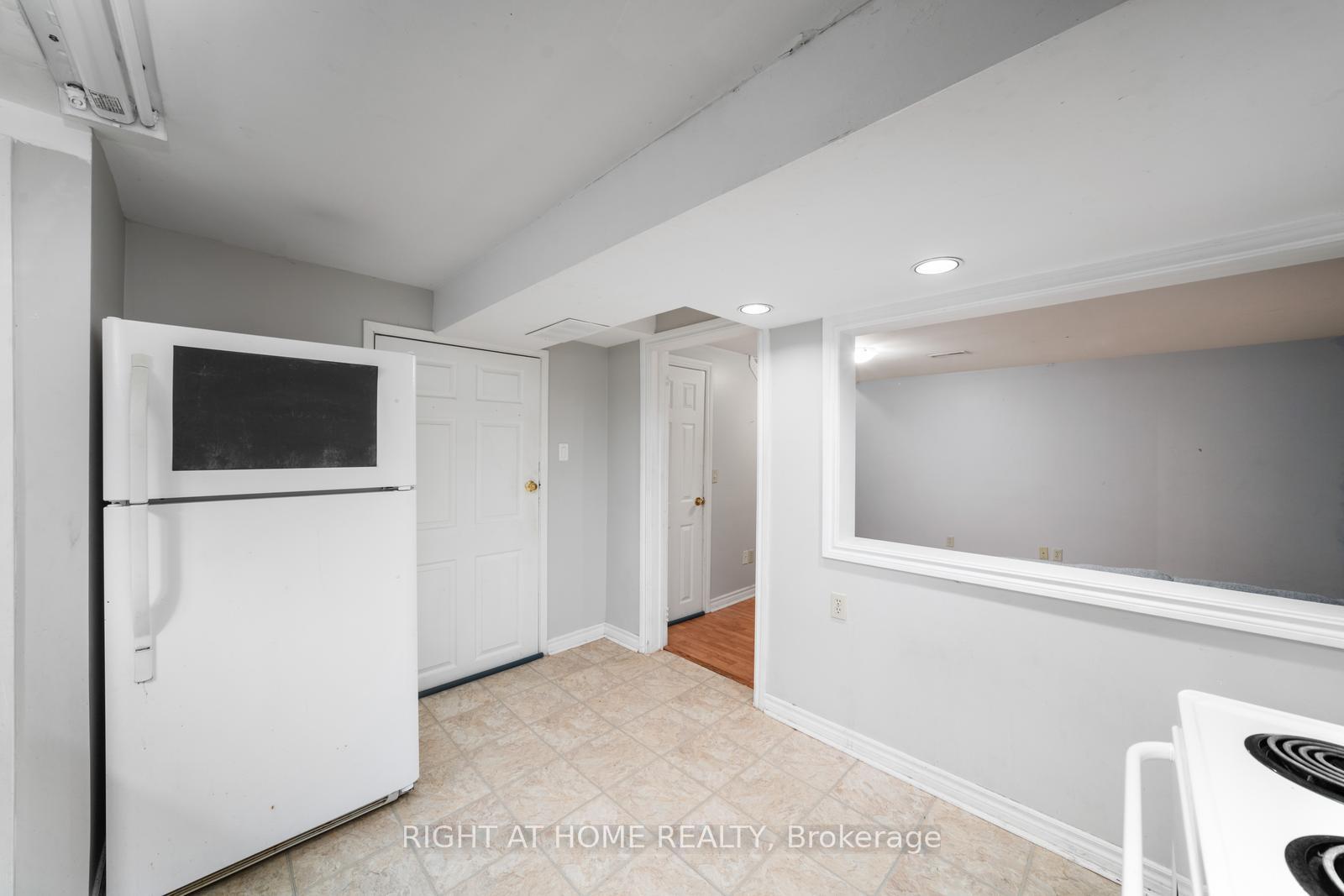 Photo 12 of 61 Ottaway Avenue, Barrie, City Centre — HOMEH