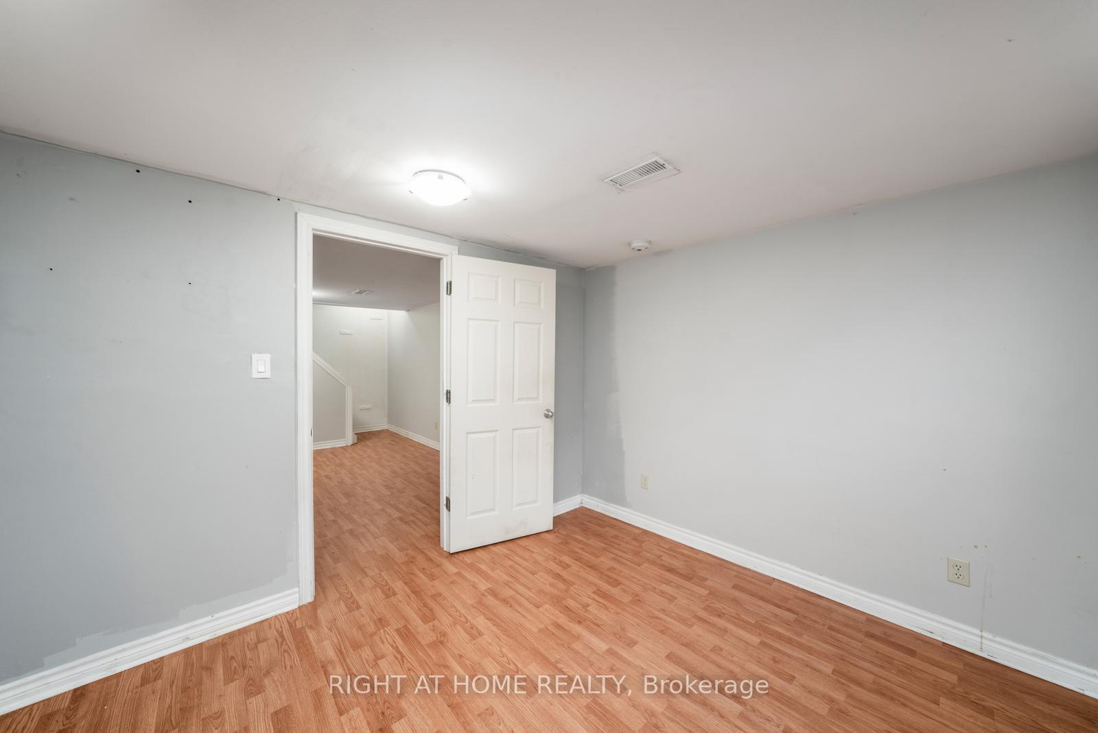 Photo 14 of 61 Ottaway Avenue, Barrie, City Centre — HOMEH