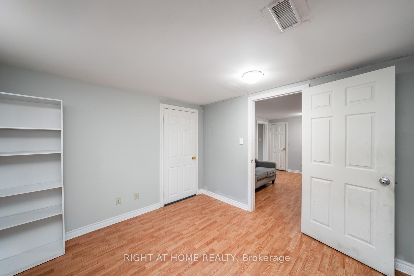 Photo 15 of 61 Ottaway Avenue, Barrie, City Centre — HOMEH
