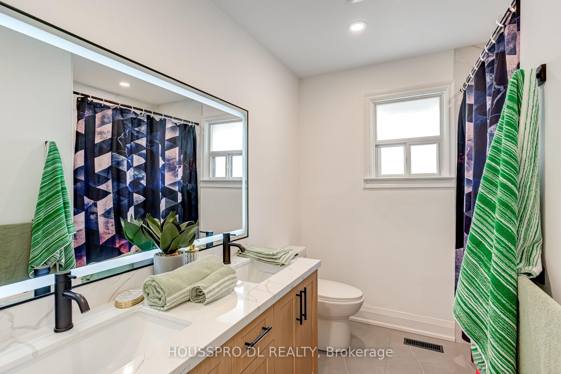 Photo 26 of 231 Romfield Circuit, Markham, Royal Orchard — HOMEH